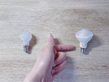 「玄関、トイレの照明にはこれ一択。」OHM電機、人感センサー付LED電球(LDR4L-W/S-E17 9)レビュー